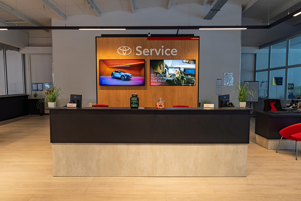 Toyota service reception desk at Autohaus Bürkle in Frankenthal.
